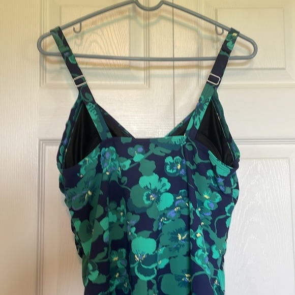 Women’s LL Bean Sz 16 tankini blue green floral adjustable straps built in cups - Picture 4 of 9